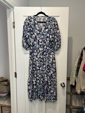 Floral Navy V-Neck Midi Dress with Puff Sleeves